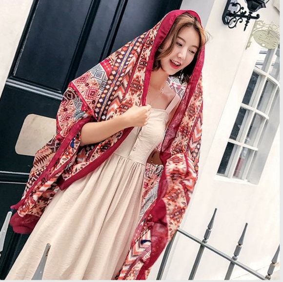 💖 Artistic Red Tassel Scarf - Picture 5 of 7